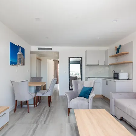 Loriana Family Apartment *